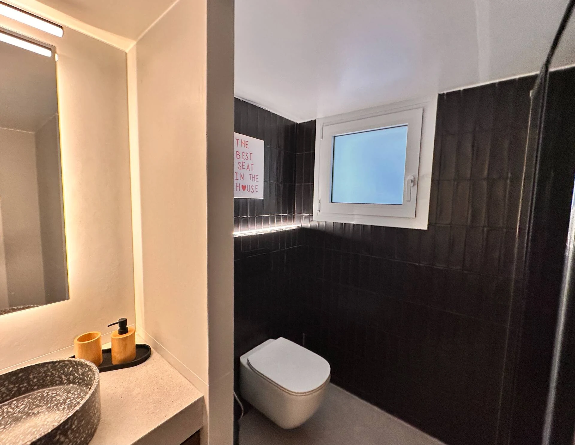 OCC Design Apartment — Μπάνιο και χώρος ντους