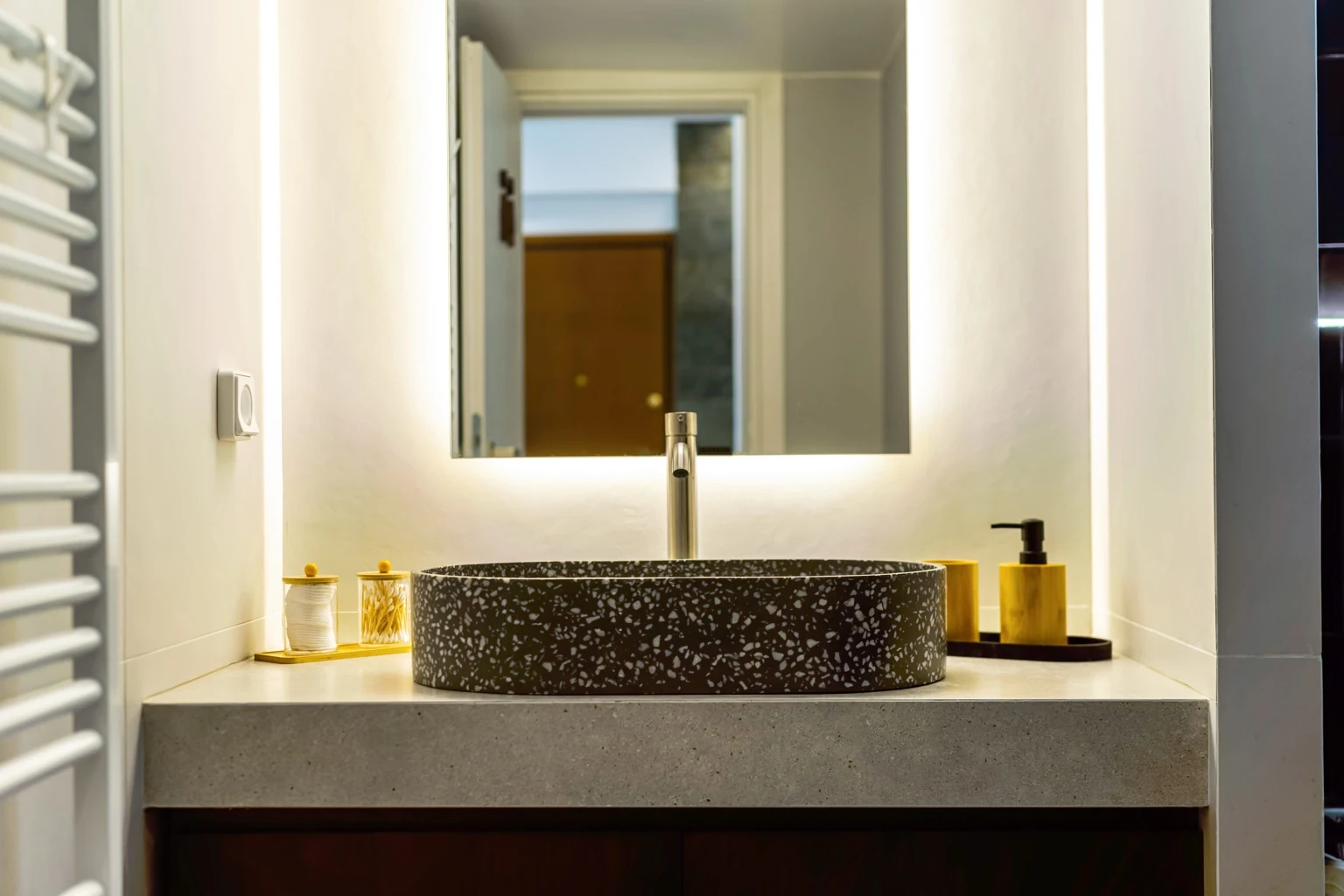 Νιπτήρας — Contemporary Athens Stay