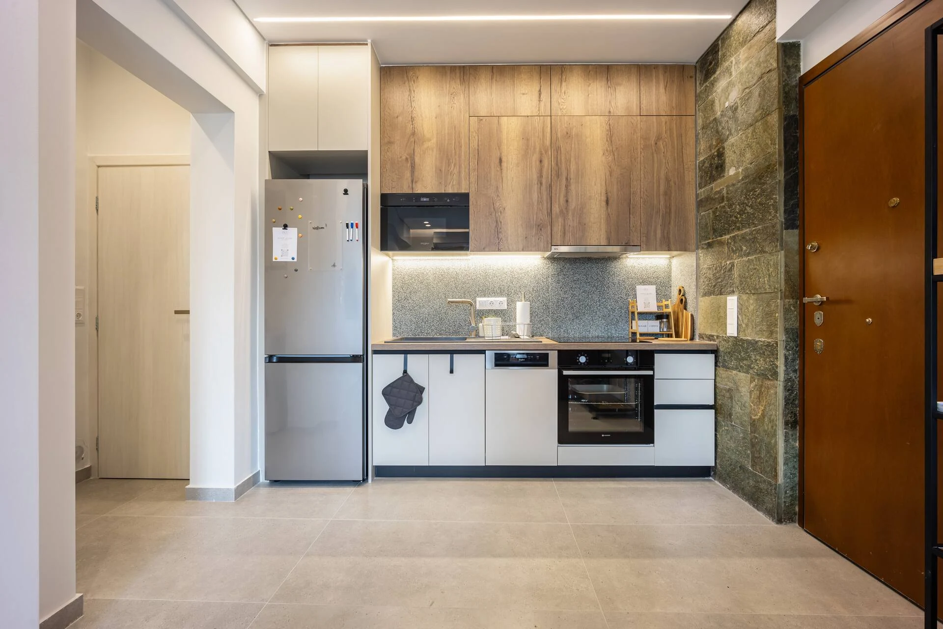 OCC Design Apartment — Γενική άποψη της κουζίνας